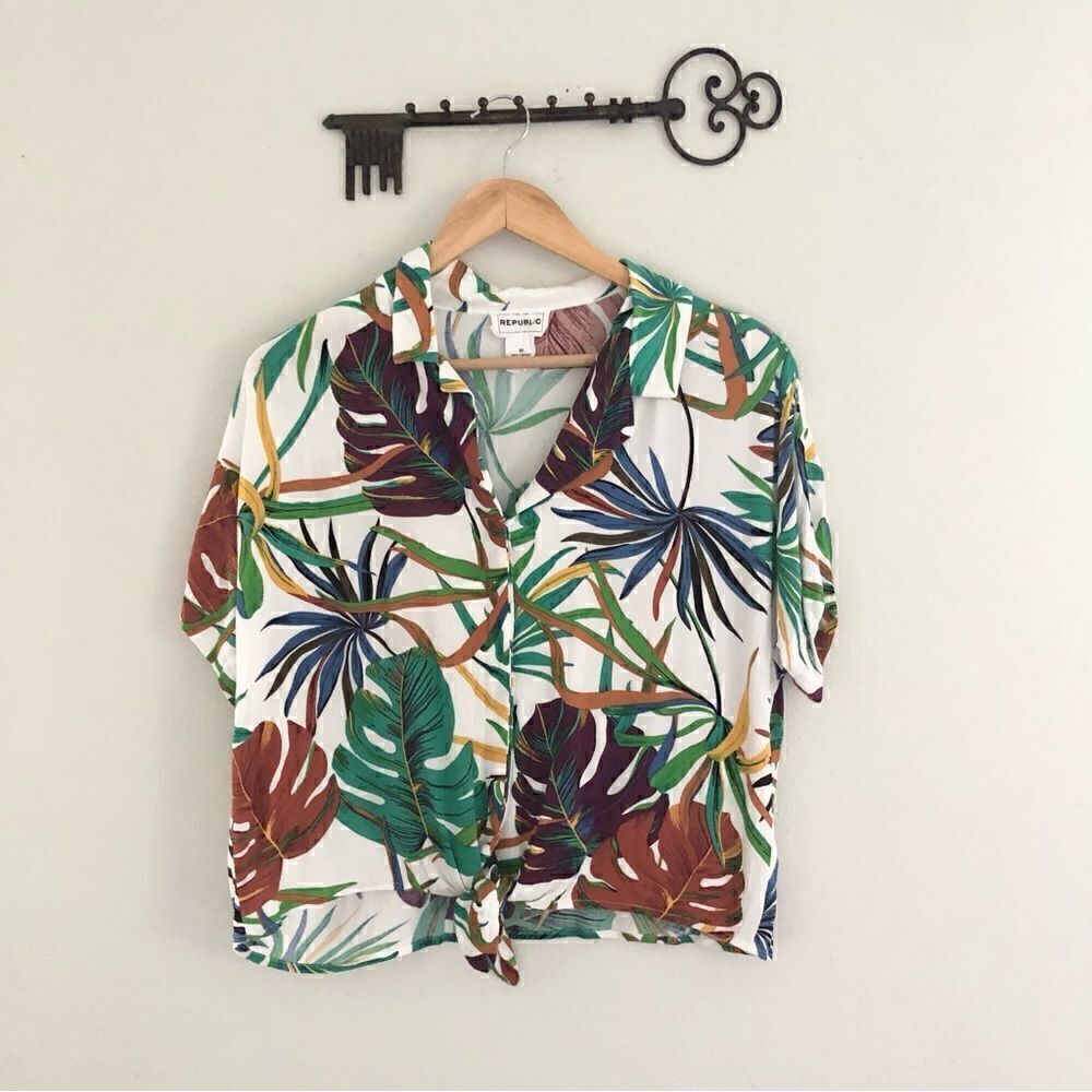 For the Republic Hawaiian print crop top tie button down shirt size Medium